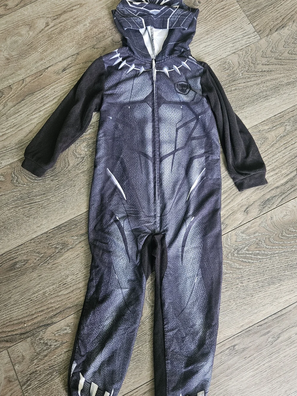 N/A black hooded